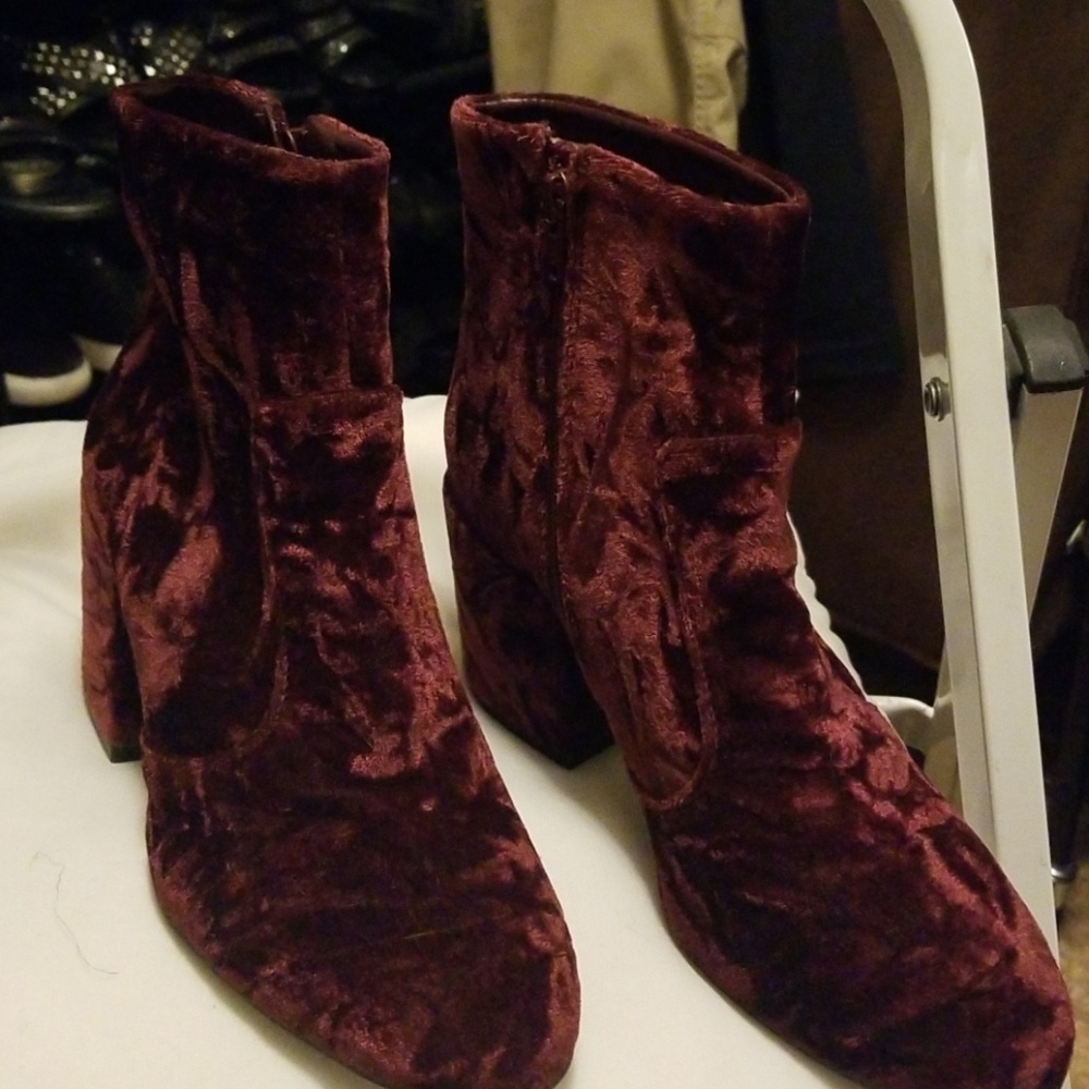 NWT Giani Bini boots